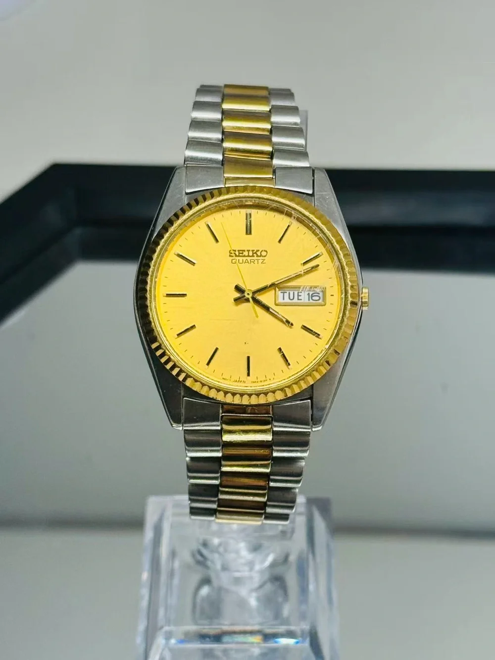 Vintage Seiko Quartz 7N43-8111 Day Date Men’s Watch 34mm New Battery Runs